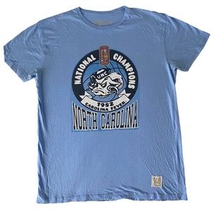 UNC NCAA NATIONAL CHAMPIONS 1982 Blue Graphic T Shirt in XL
